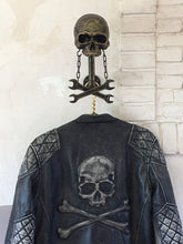 Load image into Gallery viewer, ☠️Motorcycle skull helmet holder (🎁gift for bikers).
